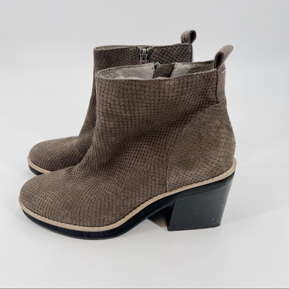 EILEEN Fisher grey suede textured ankle boots size 10 - Picture 2 of 8
